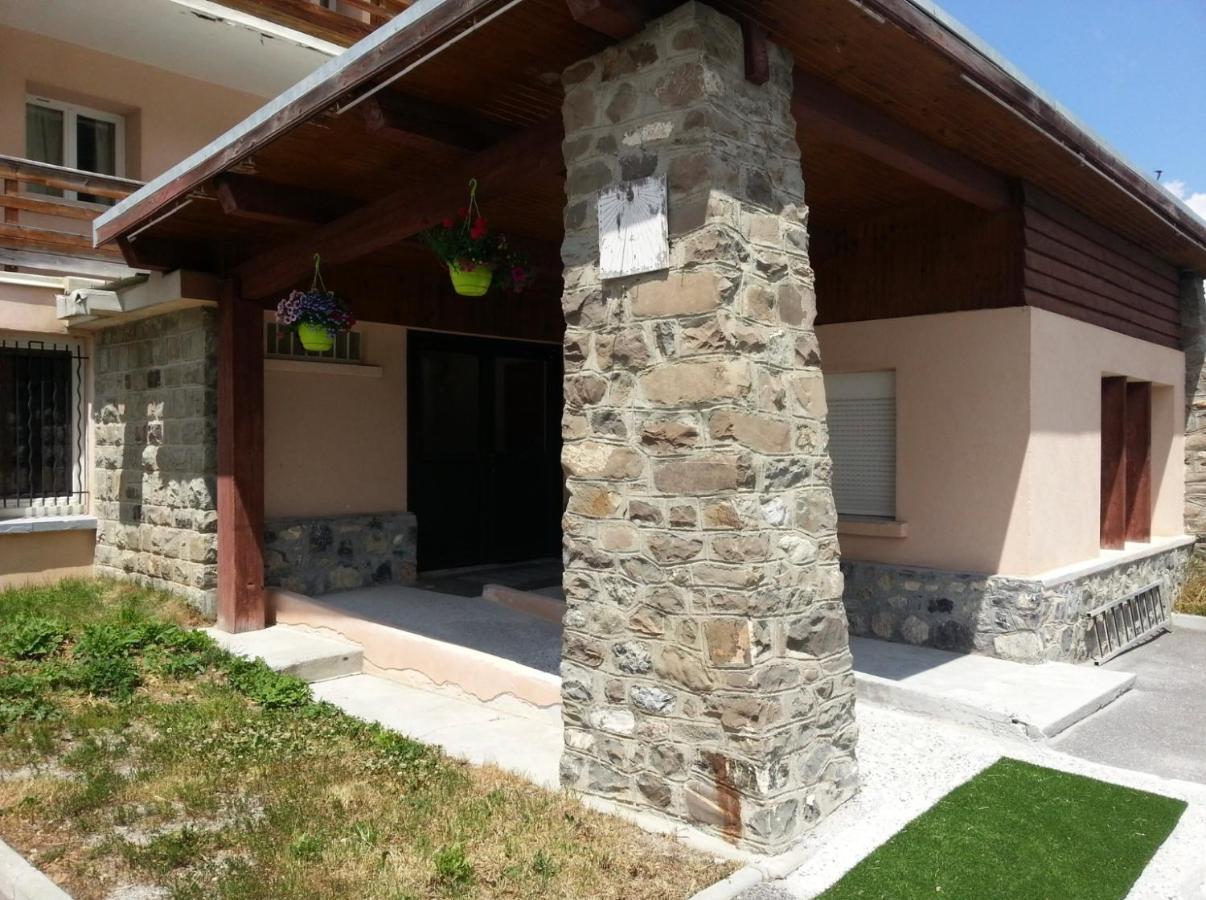 Vars, Appart Spacieux Renove 4 Couchages Dans Chalet Vars  Bagian luar foto