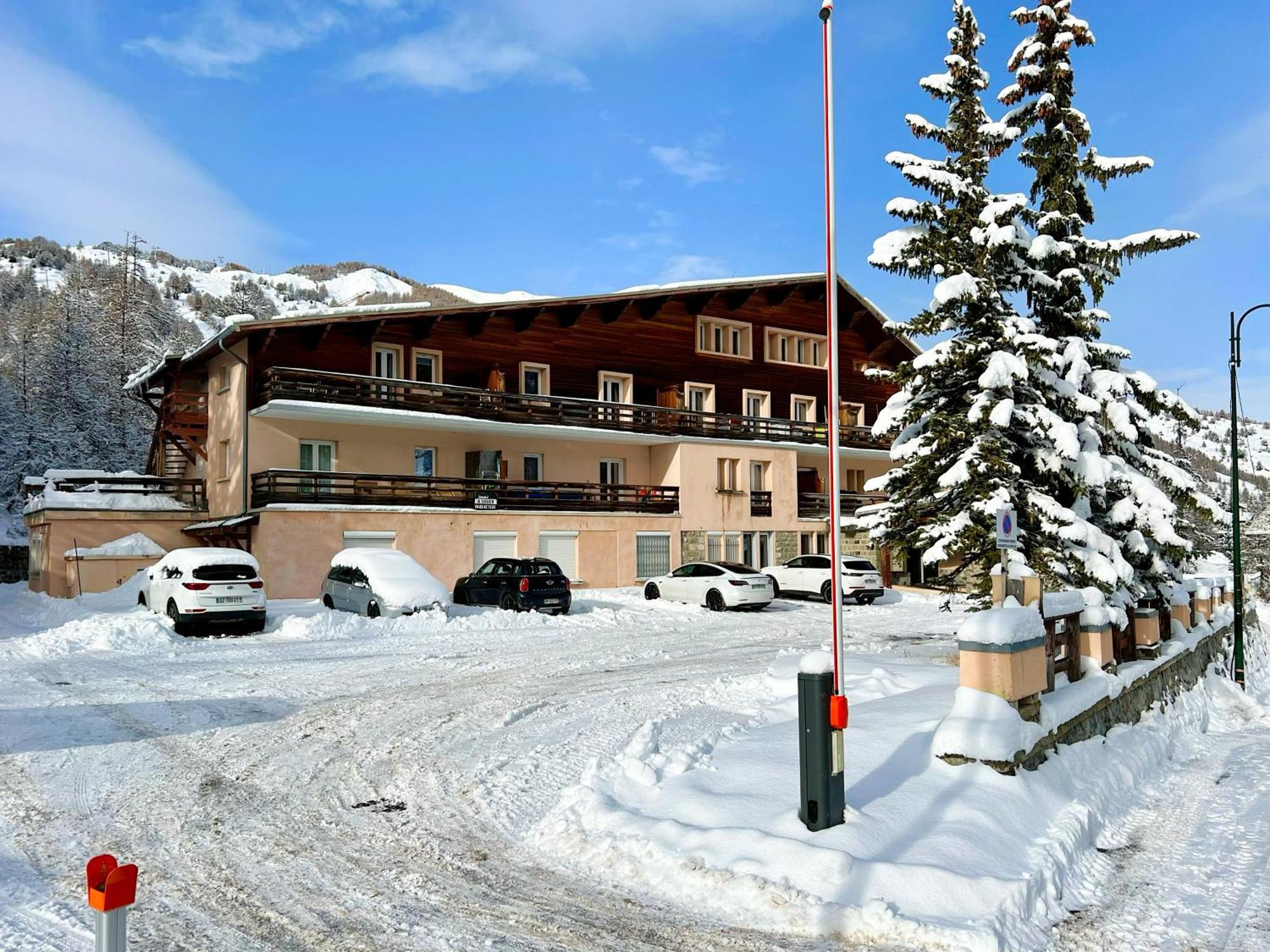 Vars, Appart Spacieux Renove 4 Couchages Dans Chalet Vars  Bagian luar foto